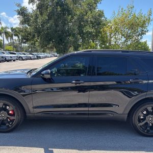 FORD EXPLORER ST - 4