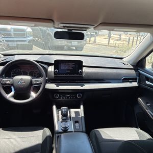2023 Mitsubishi OUTLANDER ES — миниатюра 37
