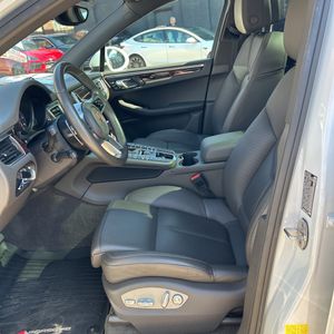 صورة 32 لـ 2018 Porsche MACAN BASE