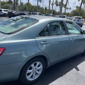 Toyota Camry Base - 9