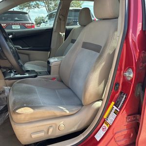 2012 Toyota CAMRY LE thumbnail 32