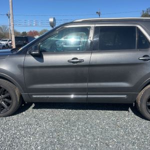FORD EXPLORER XLT - 4
