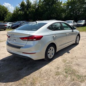 صورة 8 لـ 2017 Hyundai ELANTRA SE