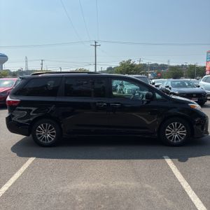 2020 Toyota SIENNA XLE 8-PASSENGER — фото 10