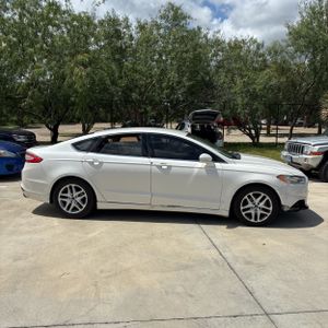 FORD FUSION SE - 10
