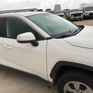 صورة مصغرة 13 لـ 2022 Toyota RAV4 LE