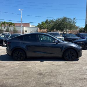 TESLA MODEL Y LONG RANGE - 10