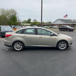 FORD FOCUS SE - 10