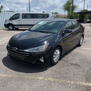HYUNDAI ELANTRA SE - 1