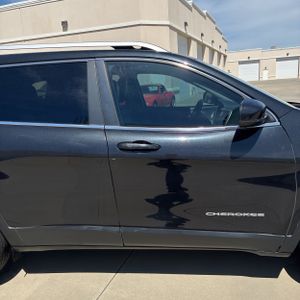 JEEP CHEROKEE LIMITED - 9