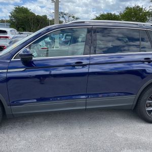 VOLKSWAGEN TIGUAN SE - 4