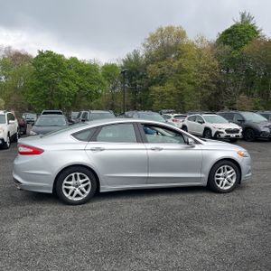 FORD FUSION SE - 10