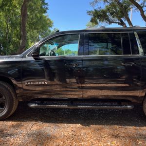 CHEVROLET SUBURBAN LT - 4