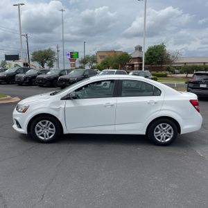 CHEVROLET SONIC LS AUTO - 3