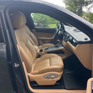 صورة 32 لـ 2017 Porsche MACAN BASE