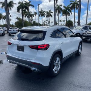 MERCEDES-BENZ GLA - 8