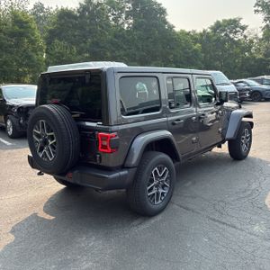 صورة 8 لـ 2025 JEEP WRANGLER SAHARA