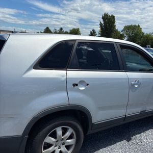 2011 KIA SORENTO LX — фото 9
