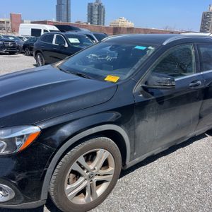 MERCEDES-BENZ GLA - 2