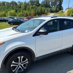 2016 Toyota RAV4 LE — фото 2