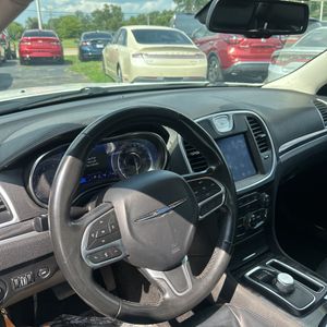 2019 Chrysler 300 TOURING — миниатюра 35