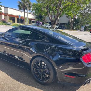 FORD MUSTANG SHELBY GT350 - 6