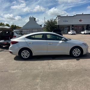 صورة 10 لـ 2019 Hyundai ELANTRA SE