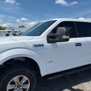 2017 FORD F-150 XLT photo 2