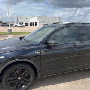 VOLKSWAGEN TIGUAN SE R-LINE BLACK - 2