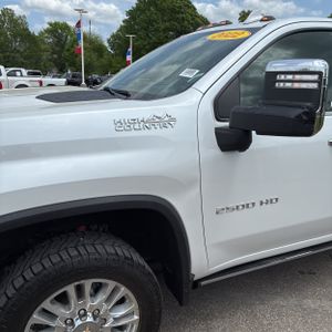 CHEVROLET SILVERADO 2500HD HIGH COUNTRY - 2