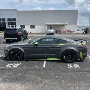 FORD MUSTANG GT PREMIUM - 3