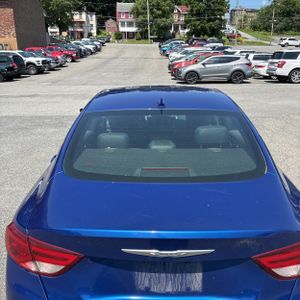 2015 Chrysler 200 S — миниатюра 16