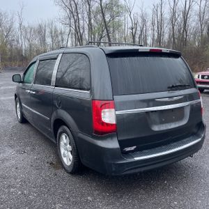 CHRYSLER TOWN & COUNTRY TOURING - 5
