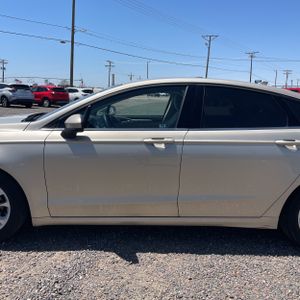 FORD FUSION SE - 4
