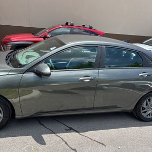 صورة 4 لـ 2024 Hyundai ELANTRA SEL