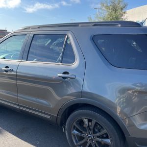 FORD EXPLORER XLT - 6