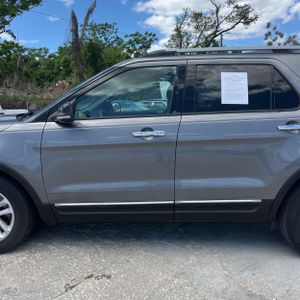 FORD EXPLORER XLT - 4