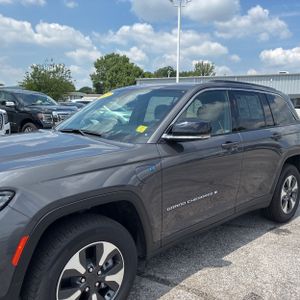 2025 JEEP GRAND CHEROKEE 4XE 照片 2