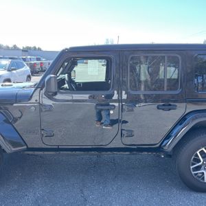 JEEP WRANGLER 4-DOOR SAHARA 4X4 - 4