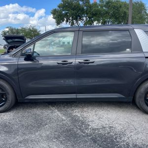 2025 KIA CARNIVAL LXS photo 4