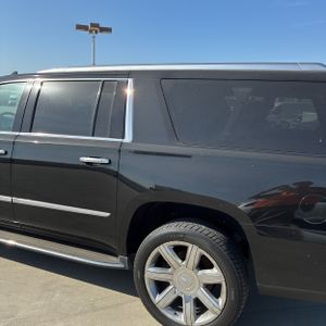 صورة 6 لـ 2020 Cadillac ESCALADE ESV LUXURY