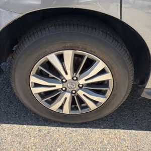 2019 Nissan PATHFINDER SL — миниатюра 19