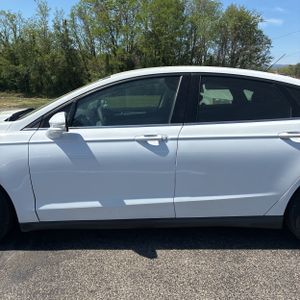 FORD FUSION S - 4