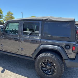 صورة 6 لـ 2021 JEEP WRANGLER UNLIMITED WILLYS