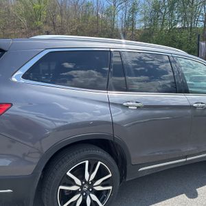 HONDA PILOT TOURING W/REAR CAPTAIN'S CHAIRS - 9