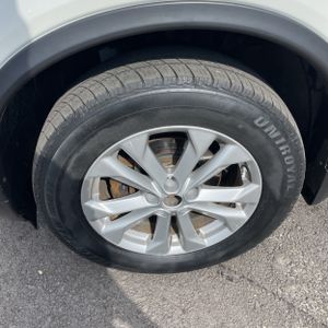 2016 Nissan ROGUE SV — миниатюра 17