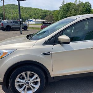 FORD ESCAPE SE - 2