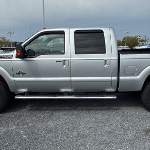 FORD F-250 SUPER DUTY LARIAT - 3