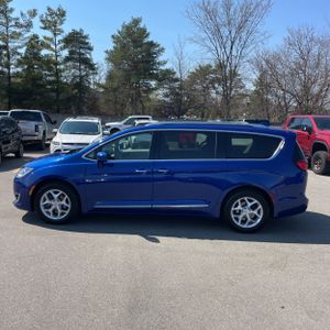 CHRYSLER PACIFICA TOURING L - 3