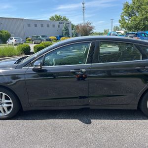 FORD FUSION SE - 4